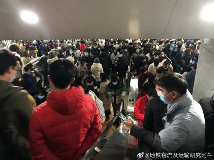 图片来源:微博网友@地铁客流及运输研究阿牛长沙跨年夜到底有多少人?