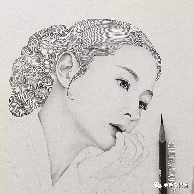 水彩与针管笔结合 干练简洁的线条 描绘了女神忧郁的眼神 很是唯美