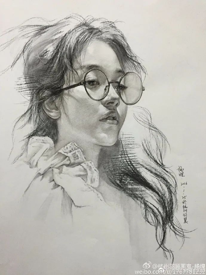 一组美女素描刷爆朋友圈