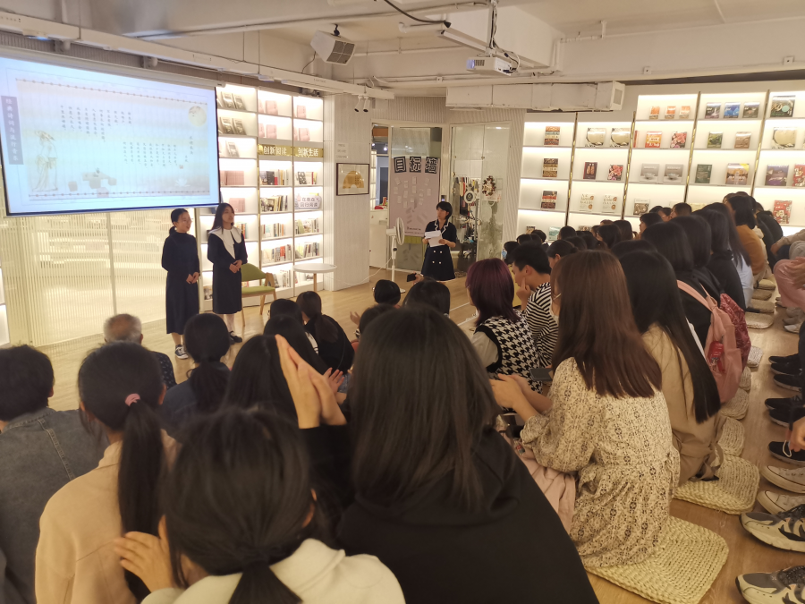 书林会友林中探鹿我校图书馆与鹿森书店共建阅读推广基地