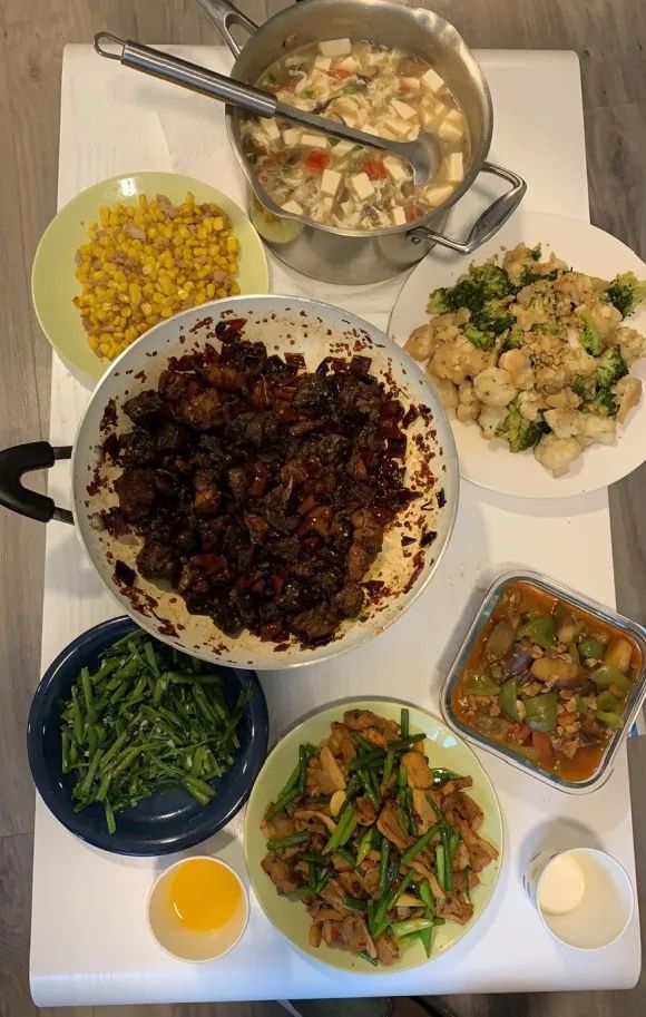 做饭 到一个在纽卡斯尔大学读研究生的朋友家里做客,都是我们自己做的