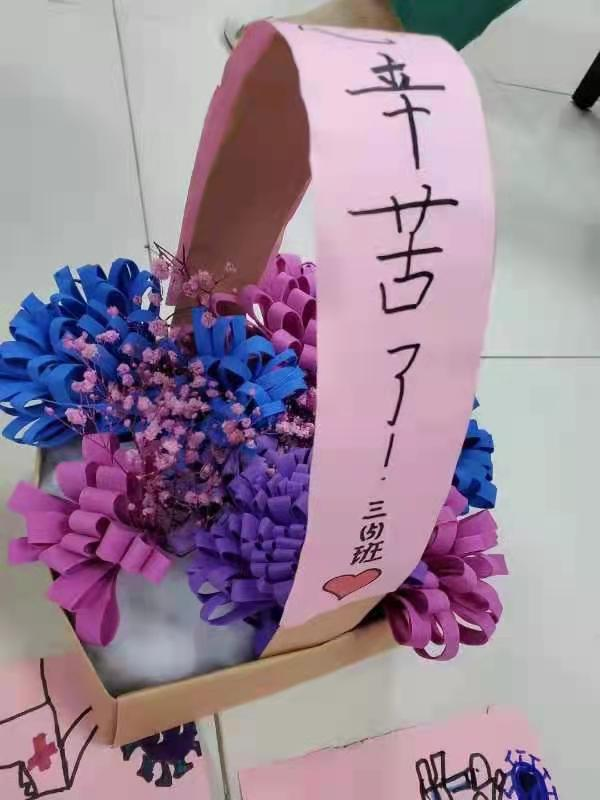 抗疫进行时你们辛苦了市民暖心之举感动医护人员