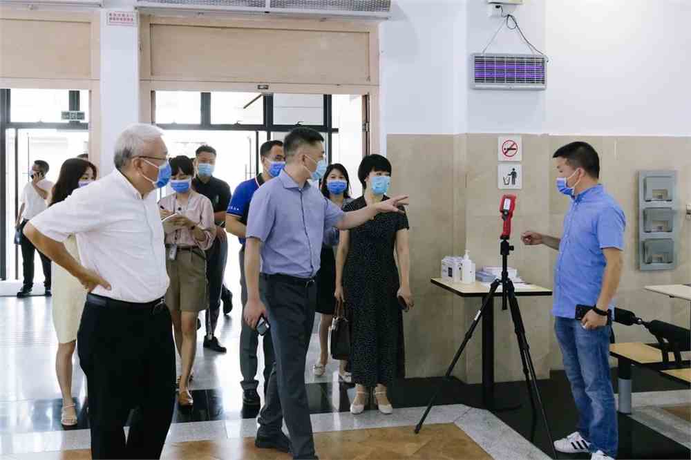 市教育局局长郑焕东一行来我校调研开学及