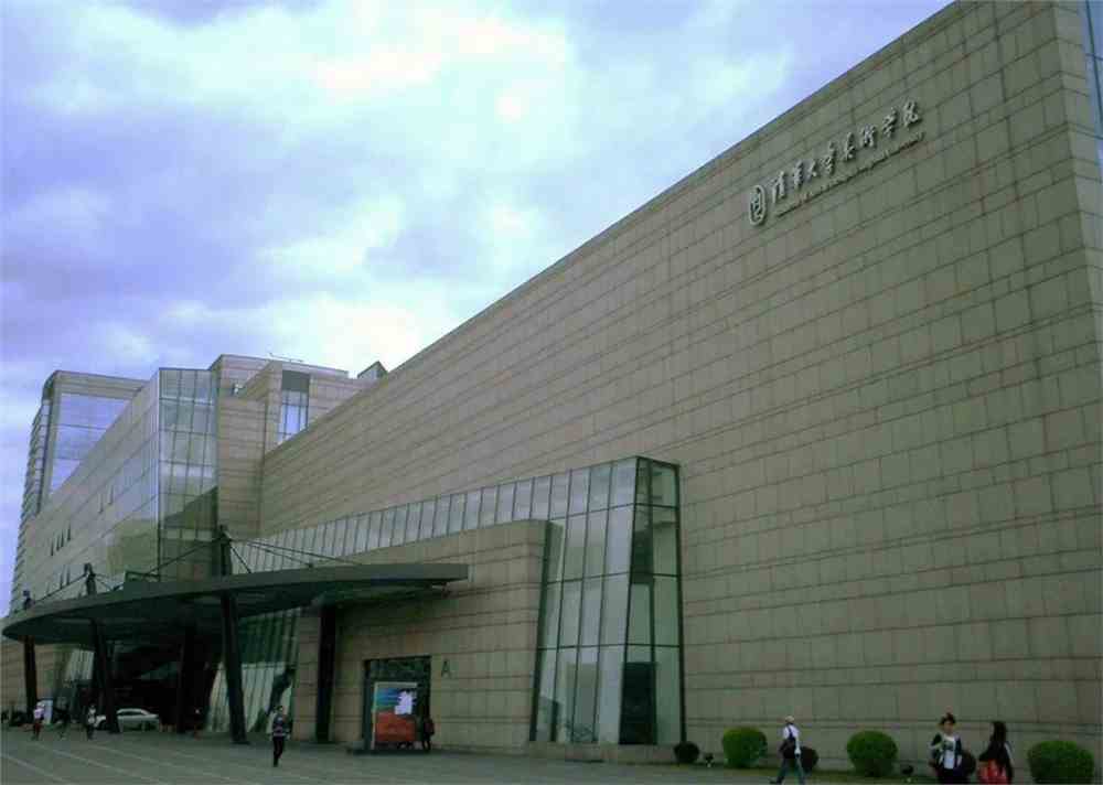 经国家教育部批准,1999年11月20日中央工艺美术学院并入清华大学,更名