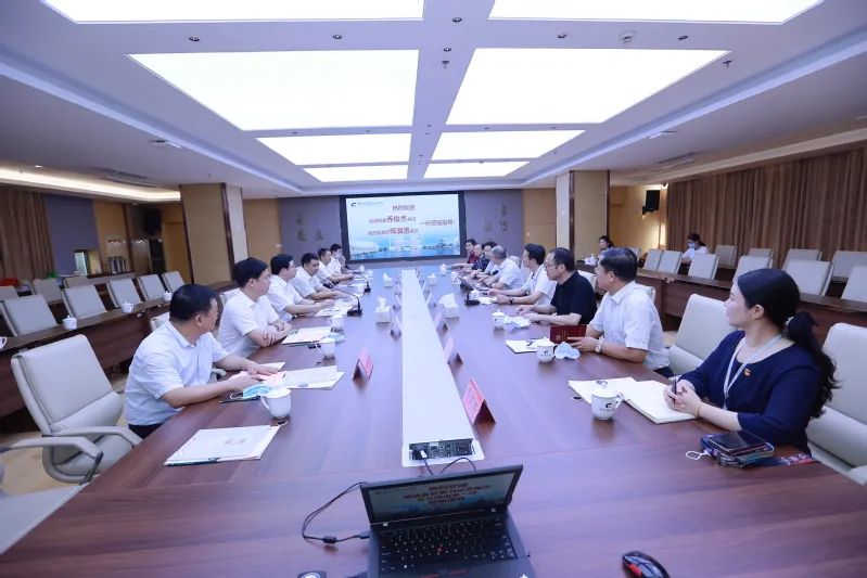 武进区委书记乔俊杰,区长恽淇丞一行来校调研