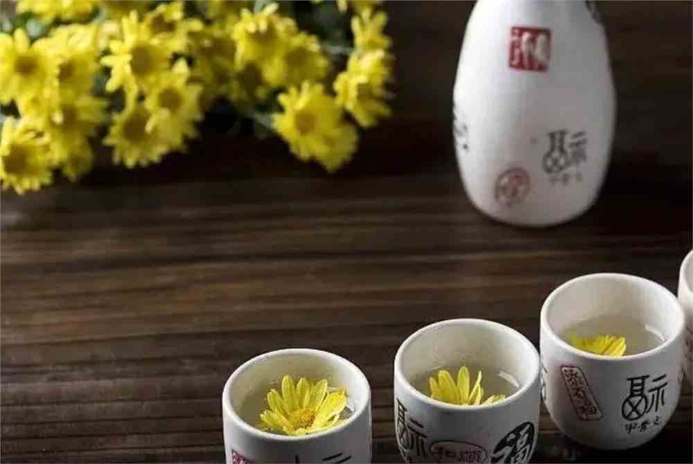 饮菊花酒古时有赏菊寒露时节对秋收十分有利气温降低湖岸露寒生白山头