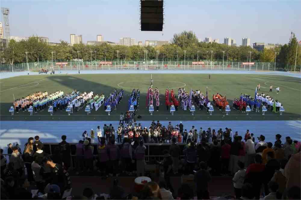 10月23日下午,运动会闭幕式在良乡主校区体育场举行.