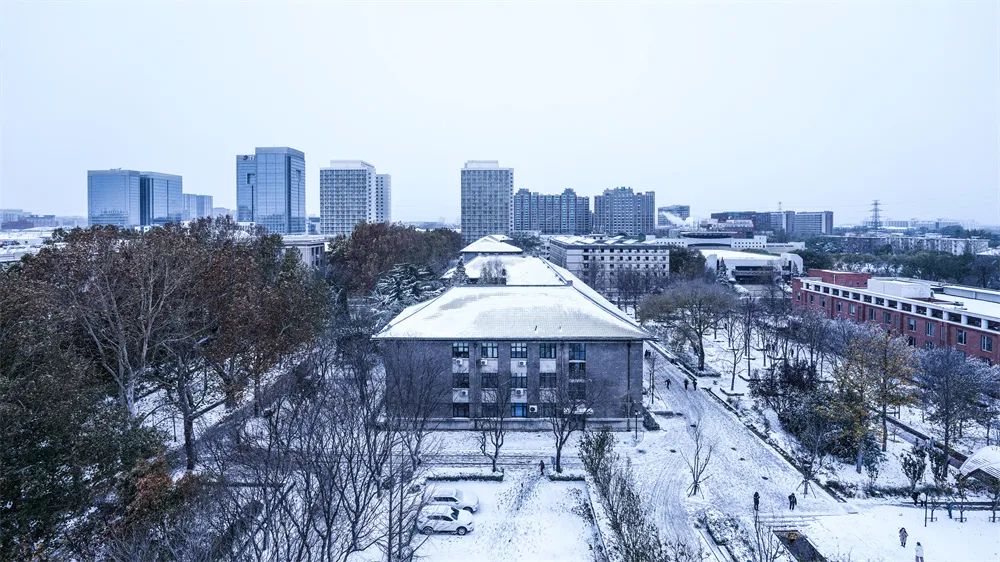 今日立冬 | 北林初雪和冬天一起来了!_北京林业大学
