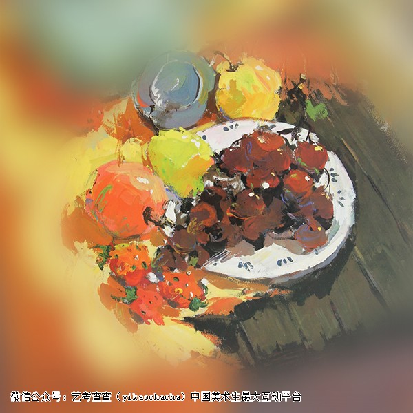 中央美院高分卷风格的白色瓷盘的色彩静物画