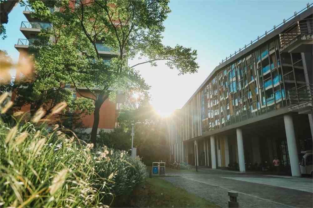 上海科技大学